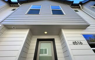 NEW CONSTRUCTION! 2 bd, 2.5 bath End Unit Mt. Scott Town Home! Fenced patio! Brand New Appliances! Washer/Dryer Included!