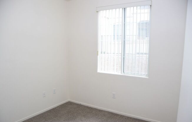 3 beds, 2 baths, $1,650