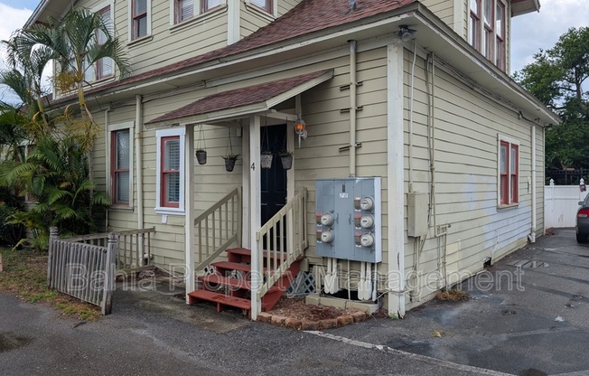 103 S WESTLAND AVE