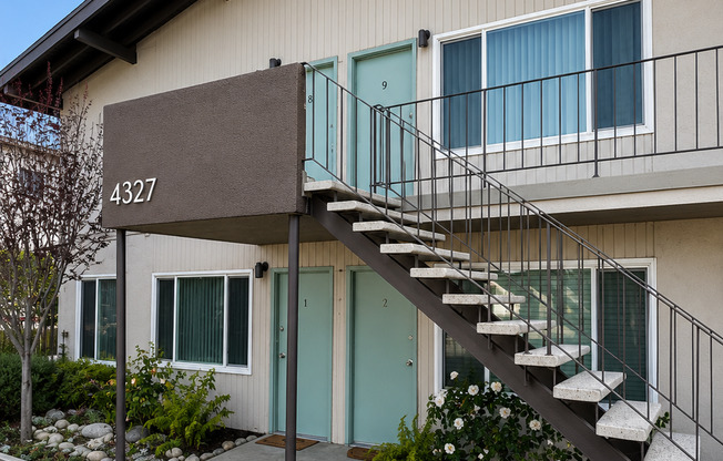 4327 Inglewood Blvd