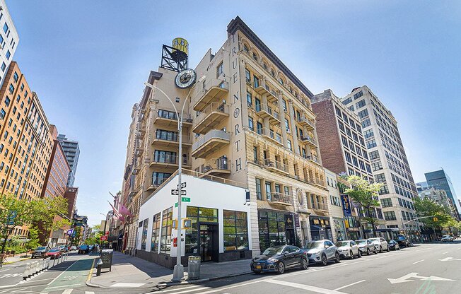 2 beds, 1 bath, $6,100, Unit 6C