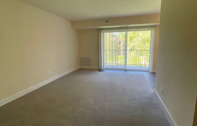 2 beds, 2 baths, 1,000 sqft, $1,900, Unit 14227 #302