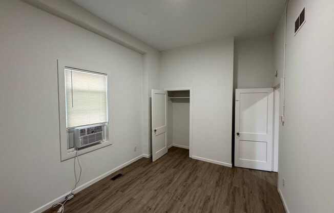 2 beds, 1 bath, 700 sqft, $995