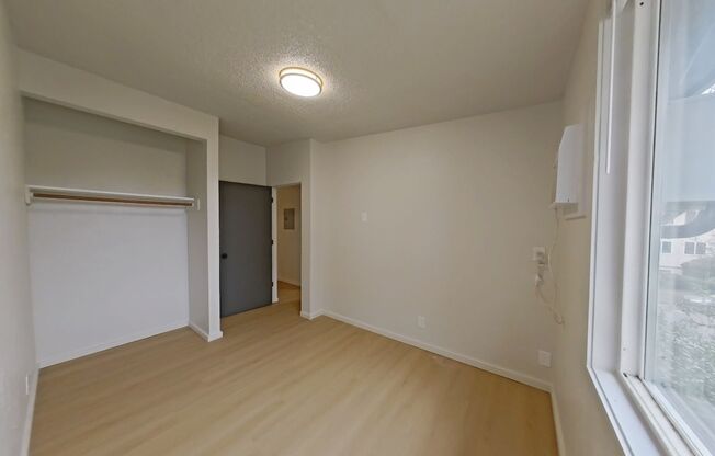2 beds, 1 bath, 647 sqft, $1,660, Unit 21B