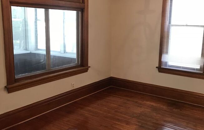 2 beds, 1 bath, 1,000 sqft, $1,200