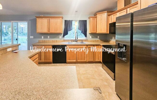 Immaculate rambler on large lot in Olalla