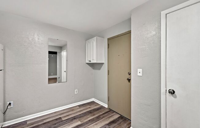 1 bed, 1 bath, 800 sqft, $699, Unit 109 W Lincoln Ave #14