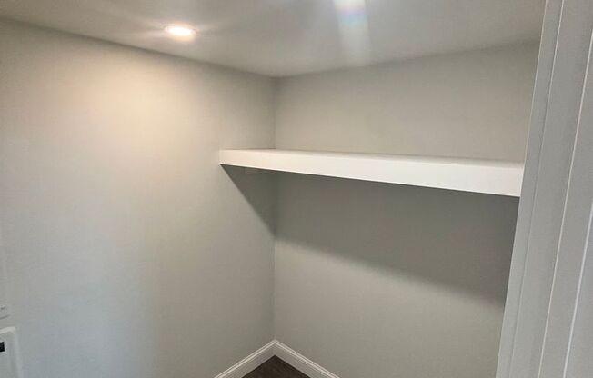 2 beds, 1 bath, 905 sqft, $2,715, Unit 301