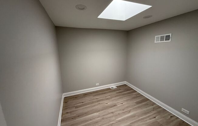 2 beds, 1.5 baths, $2,700, Unit 306