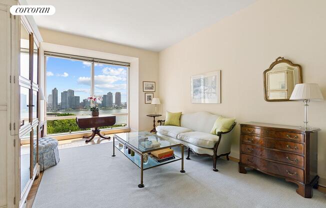 1 bed, 1.5 baths, 895 sqft, $6,300, Unit 14B
