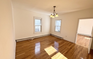 2 beds, 1 bath, $2,650, Unit 3