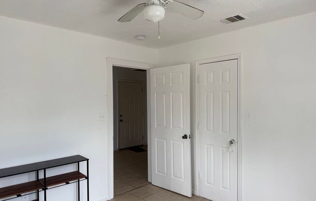 2 beds, 1 bath, 500 sqft, $950, Unit 3