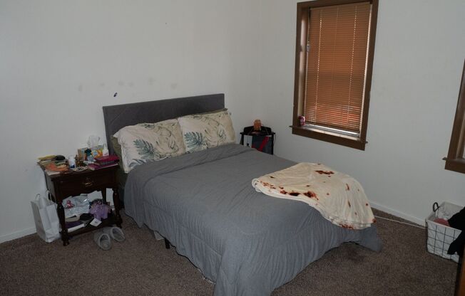 2 beds, 1 bath, $1,600