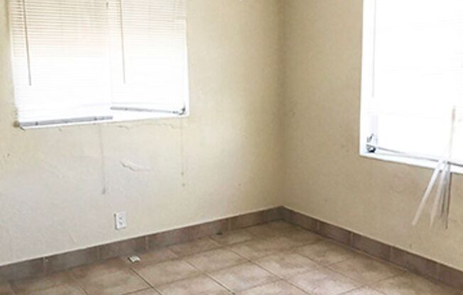 2 beds, 1 bath, $1,695, Unit FRONT UNIT (147)