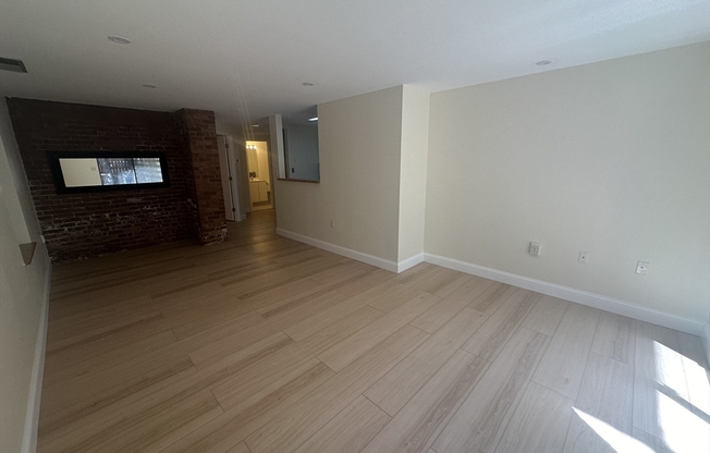 84 Gainsborough St 204