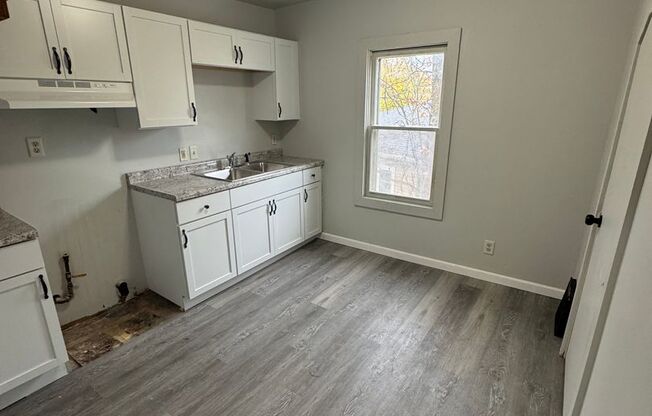 Completely Renovated 2-Bedroom Upper Apartment in South Bend – Section 8 Accepted!