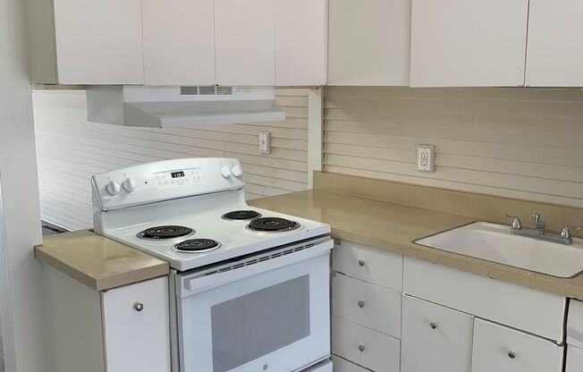 2 beds, 1 bath, 764 sqft, $875, Unit 15B