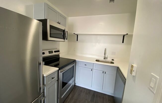 1 bed, 1 bath, 633 sqft, $1,527, Unit 301