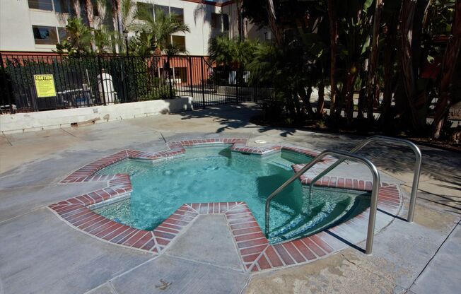 1 bed, 1 bath, $2,000, Unit C24