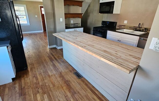 Newly Renovated 3-Bedroom Townhome with Chic Features