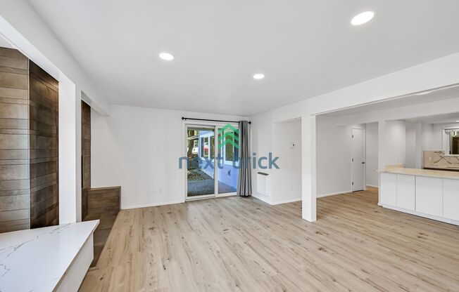 3 BEDS & 2 BATH CONDO FOR RENT