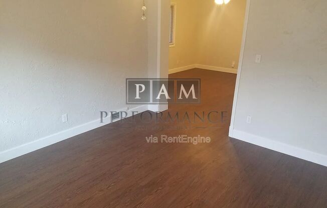 313 E LINCOLN AVE
