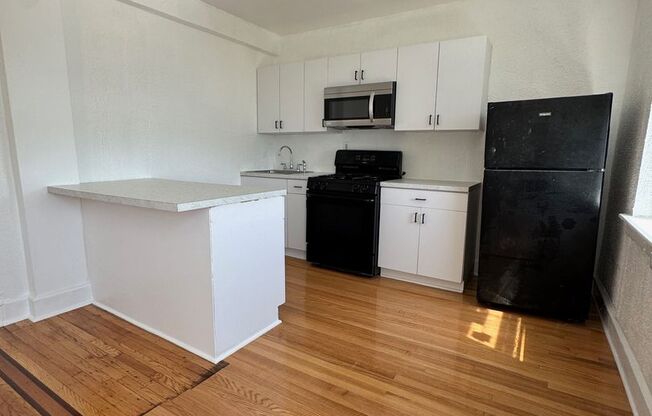 1 bed, 1 bath, 650 sqft, $895, Unit A-404