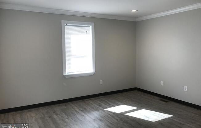 1004 DARTMOUTH RD