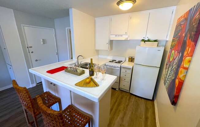 Spacious Studio Apartment in Paradise Gardens at Long Beach California.