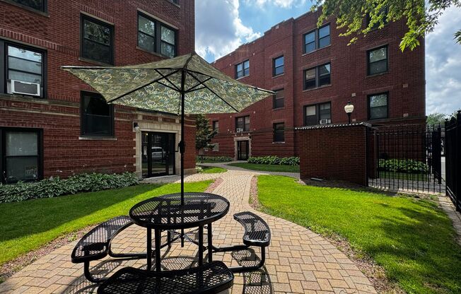 2 beds, 1 bath, $1,750, Unit 1381 #2S