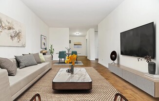 245 E 44th St