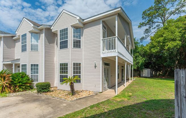 Spacious 3BR/3BA Townhome in PRIME location!!