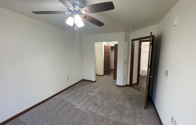 2 beds, 2 baths, 1,040 sqft, $1,595, Unit 3148-205