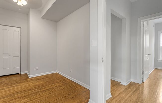 3 beds, 1 bath, 632 sqft, $2,350, Unit 1456-208