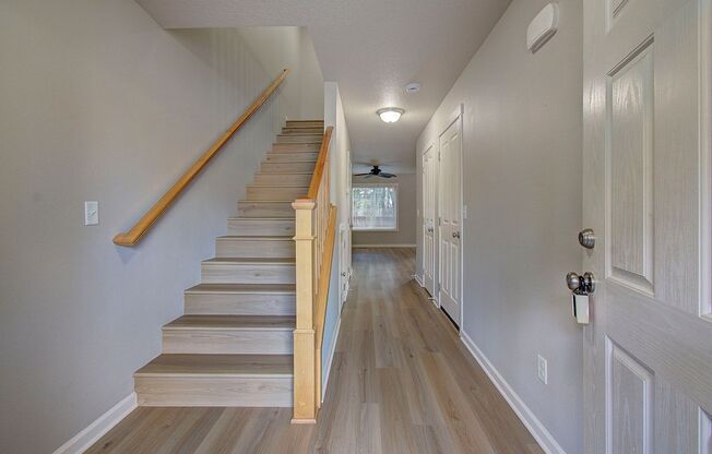 Charming 3 bd 2.5 ba Townhouse - Available Now!