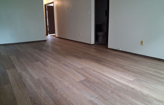 2 beds, 1.5 baths, 1,000 sqft, $1,700, Unit 8199-8199C