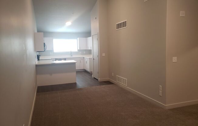 2 beds, 1 bath, $1,300