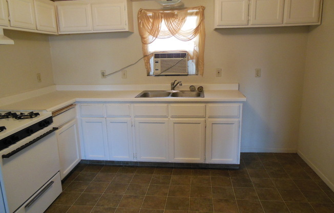 4 beds, 1 bath, $1,675