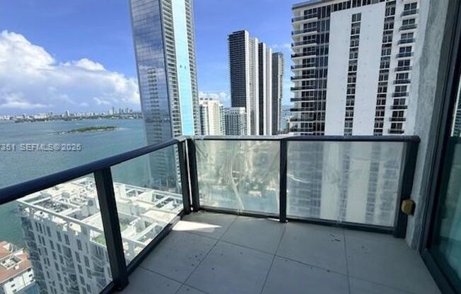 3 beds, 2 baths, 1,395 sqft, $7,250, Unit 460 NE 28th St # 2908