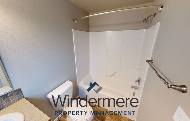 3 beds, 2 baths, 1,064 sqft, $1,695, Unit chin215-1