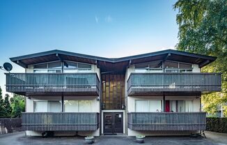 13202 JUST BLOCKS TO CARKEEK PARK AND CENTRALLY LOCATED