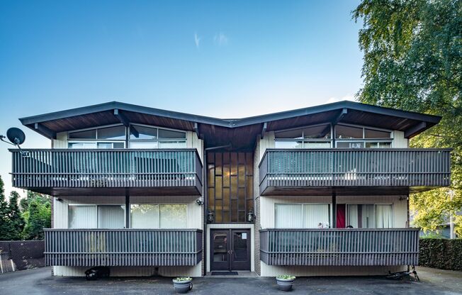 13202 JUST BLOCKS TO CARKEEK PARK AND CENTRALLY LOCATED