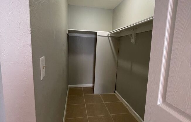 2 beds, 1.5 baths, 950 sqft, $1,125, Unit 96-1380 Ocala Road Apt G1