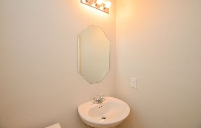 4 Bedrooms 2.5 Baths House for lease in Katy, Easy access to 99, I10.