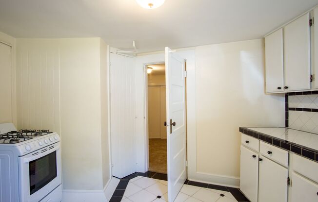 1 bed, 1 bath, $1,299, Unit 12