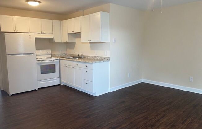 1 bed, 1 bath, 590 sqft, $700, Unit Unit 13