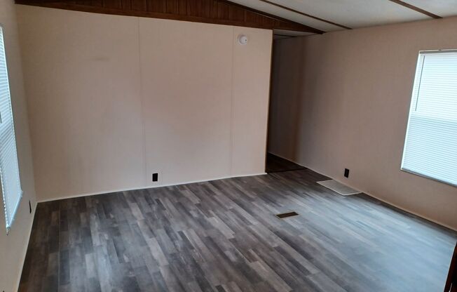 2 beds, 1 bath, $750, Unit Lot 7