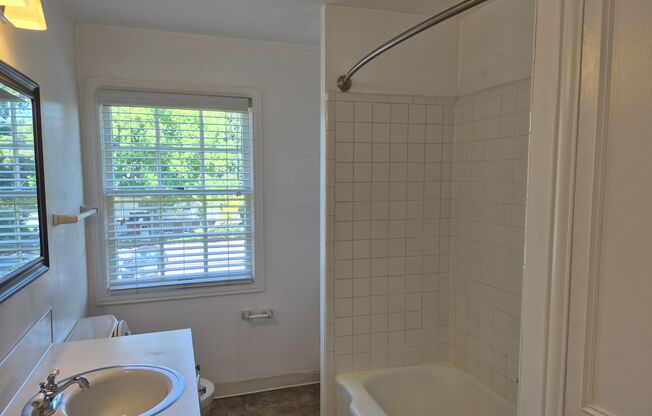 1 bed, 1 bath, 740 sqft, $1,630, Unit 39