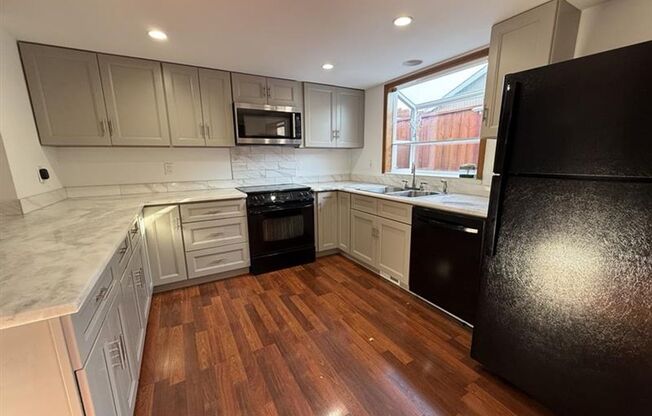 1943 SE 73rd Avenue ~ Spacious Reedville Home