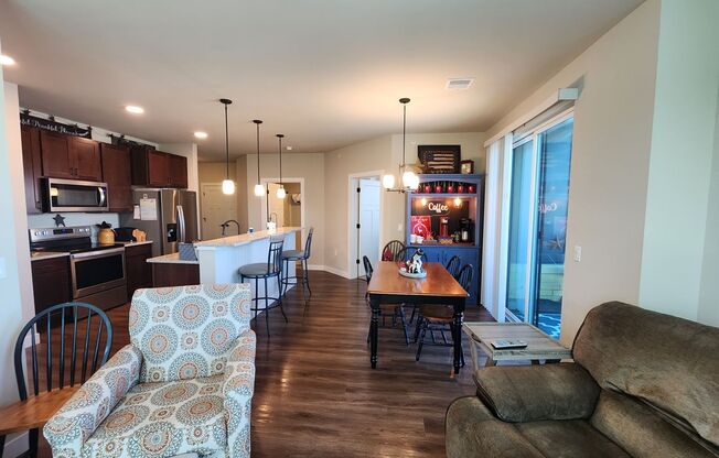 2 beds, 2 baths, 1,161 sqft, $1,795, Unit 124-221